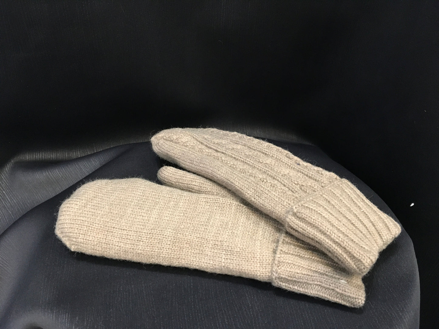 Cable knitted mittens with fleeced inside