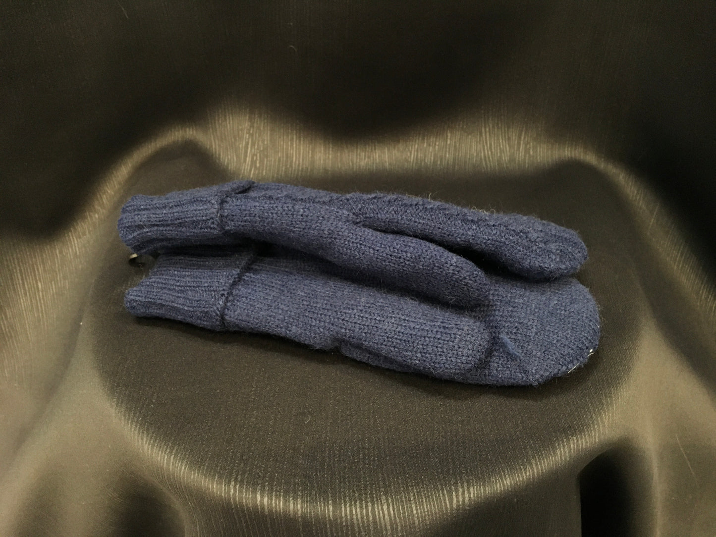 Cable knitted mittens with fleeced inside