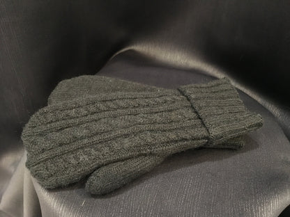 Cable knitted mittens with fleeced inside