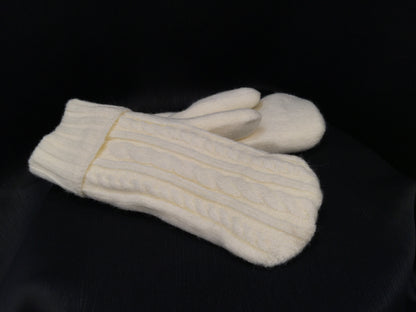 Cable knitted mittens with fleeced inside