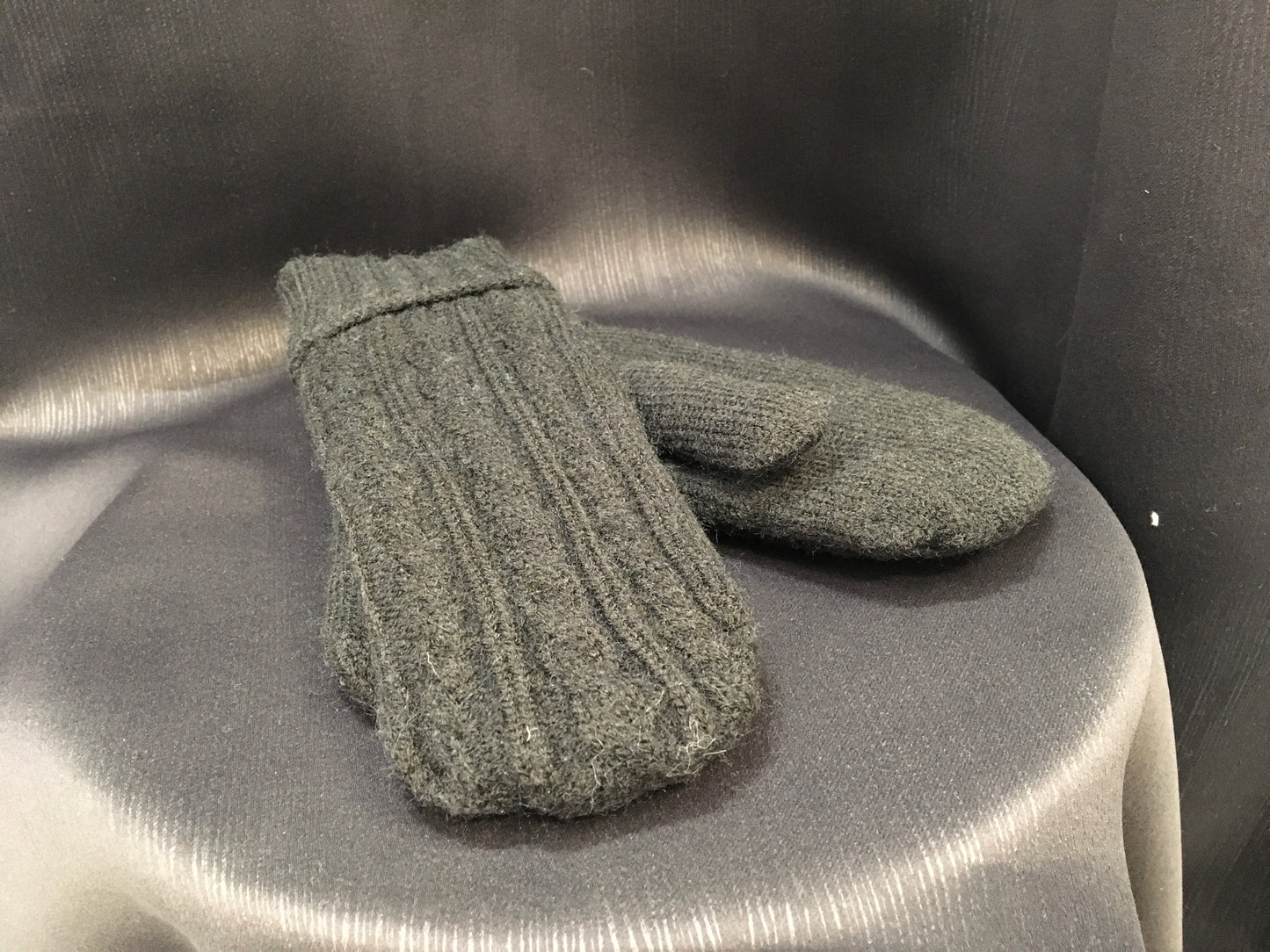 Cable knitted mittens with fleeced inside