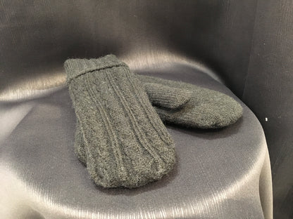 Cable knitted mittens with fleeced inside