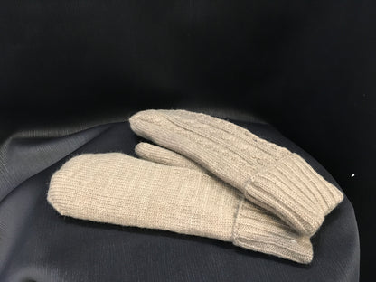 Cable knitted mittens with fleeced inside